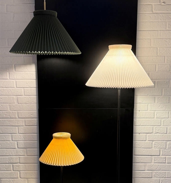 334h Gulvlampe Sort Papir Hvid
