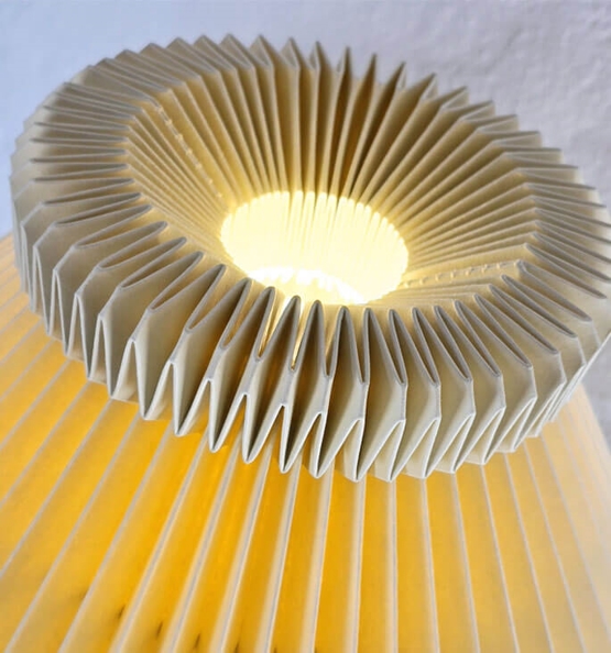 334h Gulvlampe Sort Papir Buttermilk